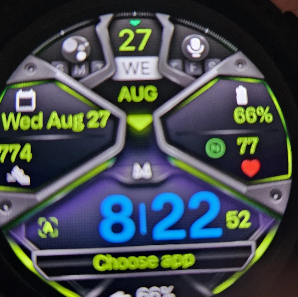 Samsung Galaxy Watch 5 comes with charger as well
